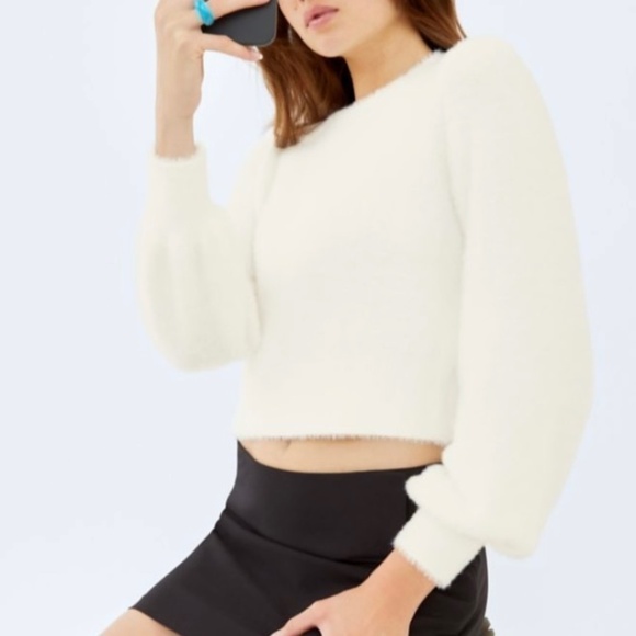 Aritzia Sweaters - Aritzia Sunday Best Kitten Sweater